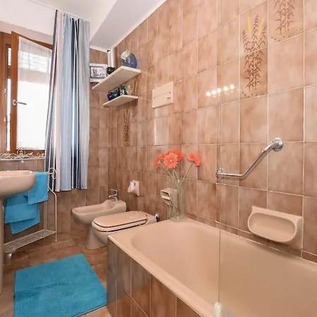 Apartment In Piazzetta Gardone Riviera