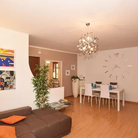 Apartment In Piazzetta Gardone Riviera