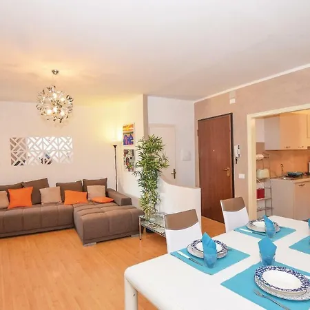In Piazzetta Apartment